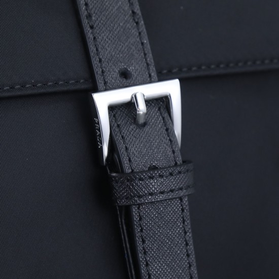March 12, 2024, batch 470 Prada classic black canvas crossbody bag, model: 672 imported nylon durable canvas, original cross grain leather. The classic and unbeatable king style is embellished with a casual umbrella fabric to create a fashionable lifestyl