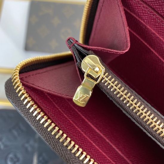 20230908 Louis Vuitton] Top of the line exclusive background M60742 Purple Red Size: 19.5x 9.0x 1.5 cm Clemence wallet, compact but full capacity, made of exquisite and durable Monogram canvas material. The bright lining and leather zipper showcase women'