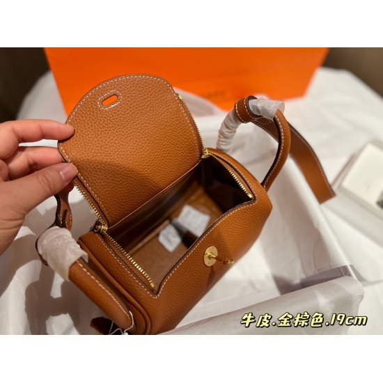 2023.10.29 270 complete with packaging size: 19 * 13cm ⚠ Head layer cowhide! H mini Lindy: Cross arm handle! A safe and cute little one!