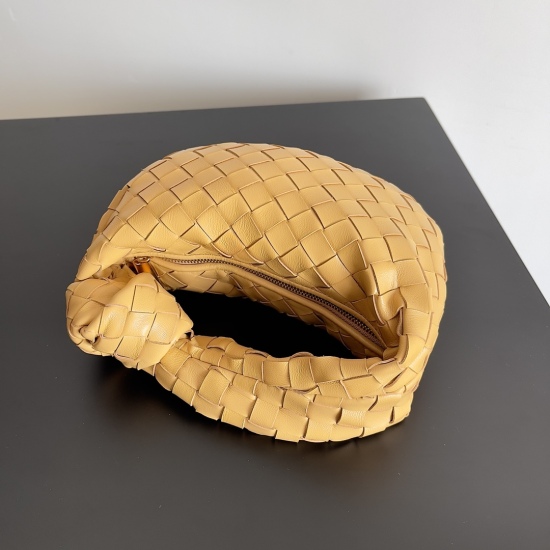20240328 Original Order 750 Special Grade 870 Bottega veneta ͙.——— The latest weaving and knotting hobo is made of top-notch sheepskin leather, which is very soft and has a unique shape that is particularly practical and durable. It retains traditional we