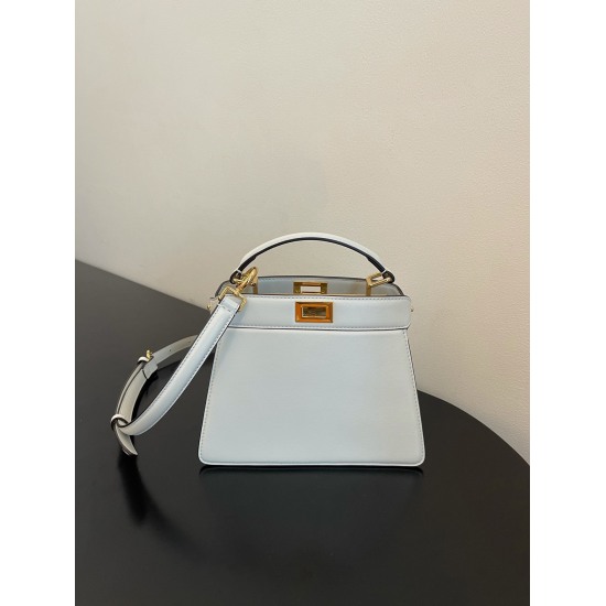 On March 7, 2024, the original 910 special grade 1030 white small FEND1 Peekaboo ISeeU Petite bag has a classic shape that changes with the hidden design of each season. It has an aura and a sense of luxury, and will not go out of style after many years o