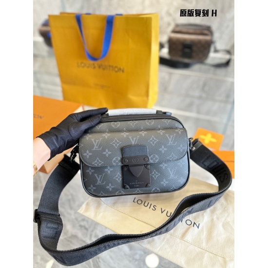 2023.10.1 p265LV Men's Bag Recommendation | Men's Presbyopia S-LOCK Business Courier Bag! The Lv S-Lock series really gives people a dazzling feeling. The size of this bag is very suitable for boys to carry when going out. It can be used to hold wallets, 
