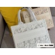 On October 7, 2023, 300 boxes (36cm) and 270 boxes (26.5cm) size: 36 * 28 cm, 26.5 * 21cm. The D lace tote shopping bag is really eye-catching... Dior booknote is so beautiful! Immortal aura fluttering! Search for dior tote tote
