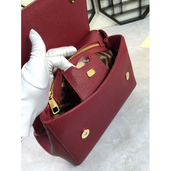 20240319 batch 430 original order [Dolce Gabbana Dolce Gabbana] Classic solid color versatile, favorite of many celebrities, can be paired with crossbody mirrors for overseas purchasing of specialized products! Imported palm grain cowhide with original ha