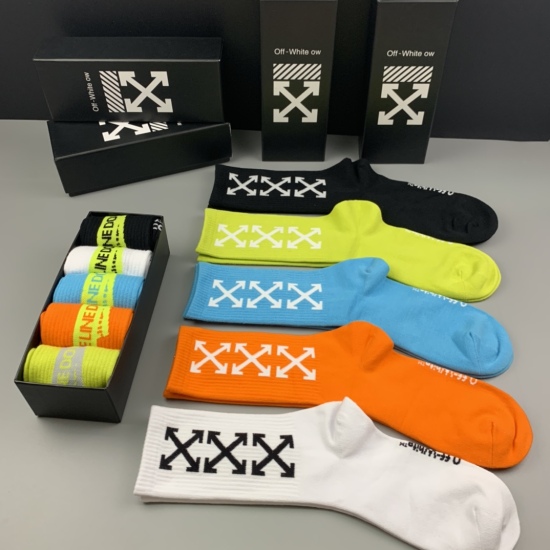 On December 22, 2024, the trendy OFF-White pipe network with the same color scheme was released. The latest styles and innovative color combinations at the counter are in the trendy field, with pure cotton quality, comfortable on the feet, and strong swea