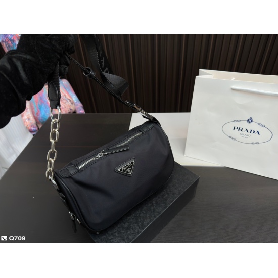 2023.11.06 140 Comes with Gift Box Prada Chain Bag with Unique Artistic Flavor, High Beauty Value, Must Enter Size 24.13cm