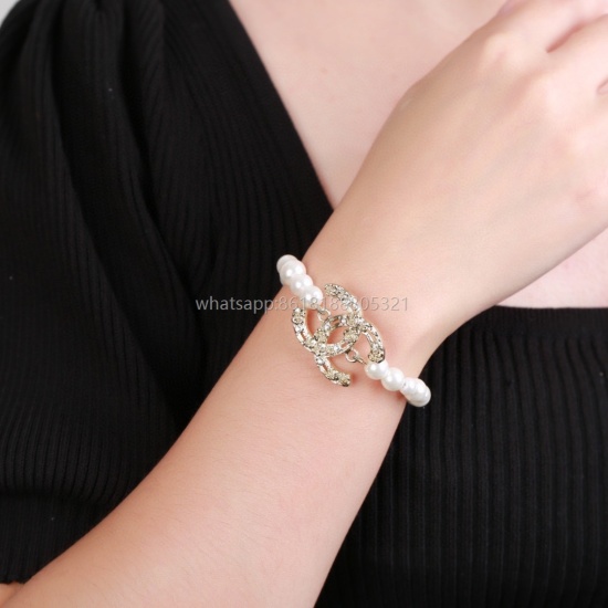 On July 23, 2023, Xiaoxiang's new pearl bracelet looks great! The new bracelet is a must-have decoration with a luxurious temperament, elegant accessories, and consistent brass material from the original version