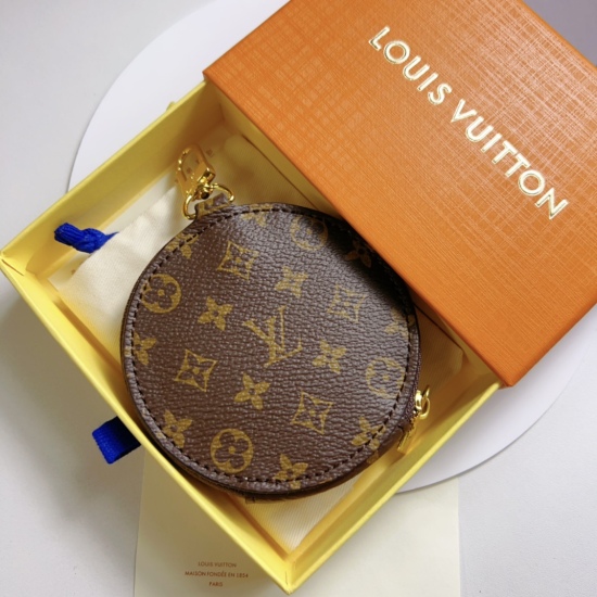 20240401 90 Round Zero Wallet ☀️ Louis Vuitton LV Round Zero Wallet ☀️ PU material hardware is made of original steel logo, change, car keys, and other small items ☀️  Party Palm Springs leather exudes a touch of rebellious spirit through its functional d