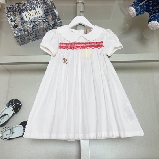 2023.07.01, regarding size issues, please consult customer service after payment. 90-160 cm in stock, available on the same day. Summer Super Love. This chest is exquisitely embroidered with a red tie design, and the single layer cotton and linen m