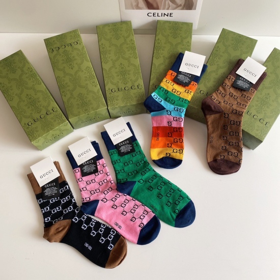 2024.01.22 best-selling Gucci (Gucci) 2022 new mid length socks pile up socks! A box of five pairs, synchronized stockings and socks at the counter, a must-have for trendsetters and a great match for big brands on the street