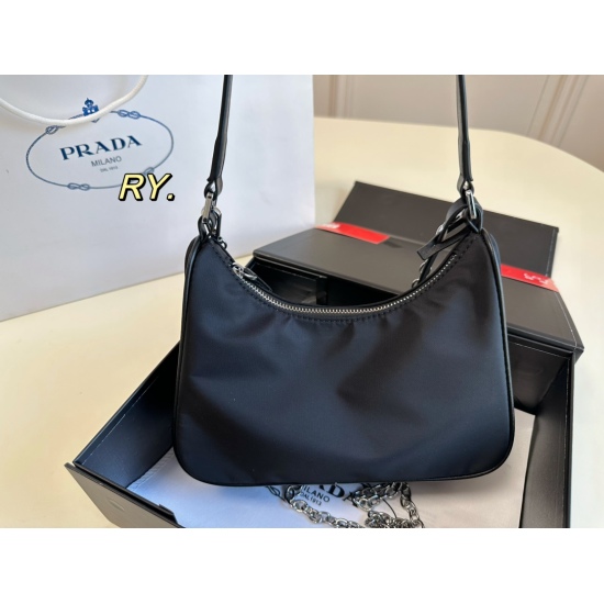 2023.11.06 P153 (Folding Box) size: 2515PRADA New Underarm Bag Chain Bag Zipper Open: Lightweight and able to fit! : Make an underarm bag, can also be carried diagonally or with a chain: detachable, versatile and versatile in design ✅