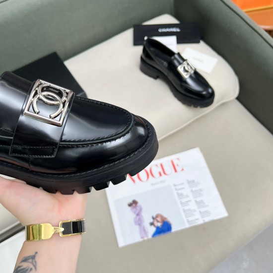 2023.11.05 P320 2023 Xiaoxiang Early Autumn New Lefu Shoes! The highest version in the market, exclusive hardware buckle mold, too beautiful and tiring! Now it's a popular little red book, one shoe is hard to find! Heel height: 5cm, original combination l
