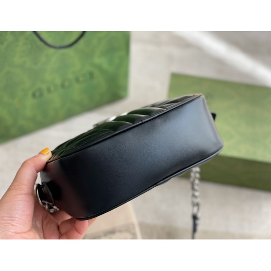 2023.10.03 195 box size: 18 * 12cmGG diamond 21ss camera bag, latest and latest! It's both fragrant and easy to carry! Original leather lining, cowhide quality! It looks very textured