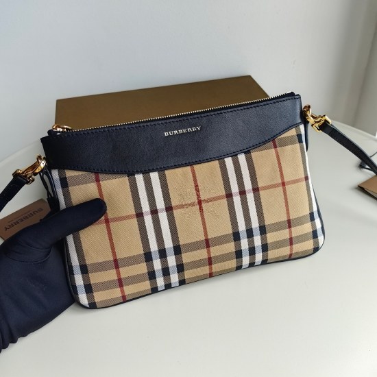 2024.03.09p480 Burberry's original product~~Burberry's hand bag, made of British worsted house checkered cotton pieces, with detachable leather shoulder straps, can be used as shoulder backpacks, and can easily store mobile phones, lipstick, cards and oth