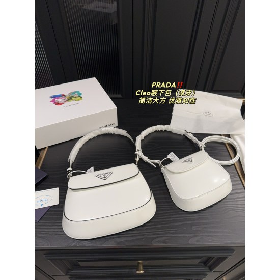 2023.11.06 Large P215 Folding Box ⚠ Size 23.17 (without long strap) Small P230 folding box ⚠ Size 18.15 (with long strap) Prada PRADA Cleo Underarm Bag (patent leather) Comfortable and exquisite, simple and elegant yet not careless, easy to create elegant