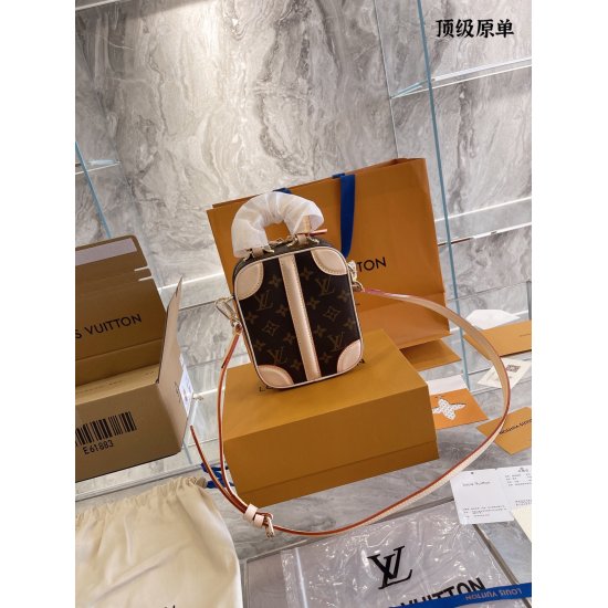 On March 3, 2023, the top original order p445 was a showcase Mini Luggage BB that traveled with LV. This Mini Luggage BB handbag debuted in the 2019 Autumn/Winter series, and was also designed by beloved Louis Vuitton Creative Director Nicolas Ghesquiere 