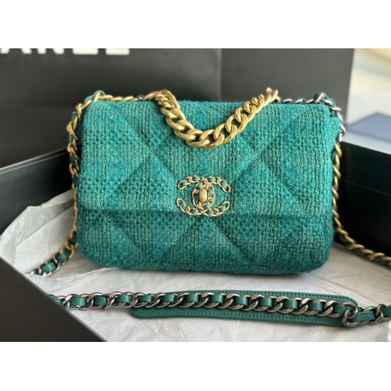730CHANEL:: Model AS1161 #: Small 1160 #: Size: 30CM: Small 26CM: 2021 New Color: Autumn/Winter, Fleece Series: This bag is simply a combination of all classic elements of Xiaoxiang. Xiaoxiang has a mesmerizing diamond pattern, leather chain bag, and doub