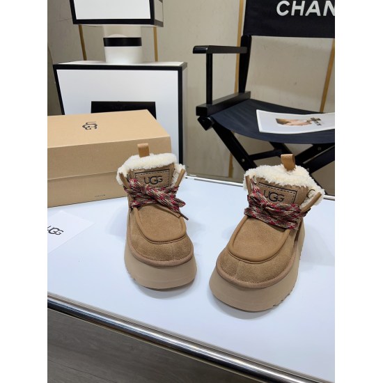 On September 29, 2023, the factory batch 2802023, the latest UGG fur and fur integrated Fu Kara lace up casual shoes are made of high-quality materials, which have the characteristics of wear resistance, durability, and skid resistance. The sole adopts a 