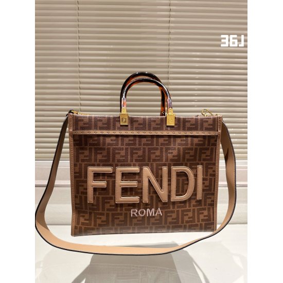 2023.10.26 P240 Fendi Logo Tote Bag Fendi Tote Beautiful and cool Fendi bag with gradient logo design. FENDI Tote Bag 