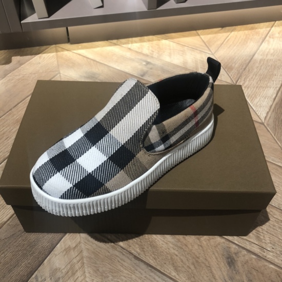2023.07.01, regarding size issues, please consult customer service after payment. The new spring/summer 2023 leggings for boys' board shoes are designed with anti slip and wear-resistant rubber soles, and the grooved midsole is comfortable to wear