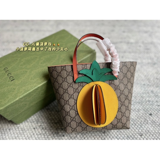 On March 3, 2023, the size of the 85 upgraded version is 19 (bottom width) * 21 (height) cmGG children's pineapple bag. The small pineapple bag has hit my girl's heart and the children's bag is getting more and more popular. This color scheme is too suita