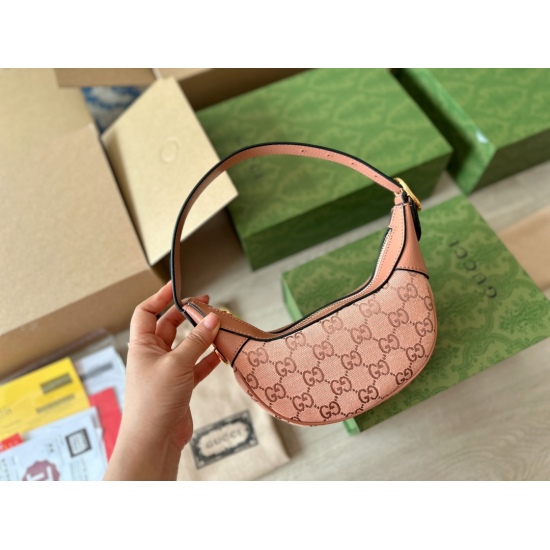 2023.09.03 175 box size: 20cmGG pink underarm bag looks great! I don't have any resistance to the underarm bag. How can it look good when it's concave? It's cute and adorable! How cute!