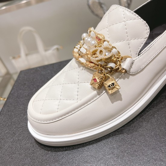 2023.11.05 P370 2022 Xiaoxiang Spring Edition is new, and this season's Xiangnanma Handicraft Shop series is truly deeply rooted in people's hearts. The shoe shape is very delicate, and the upper foot is very thin. The chain design on the upper is quite e