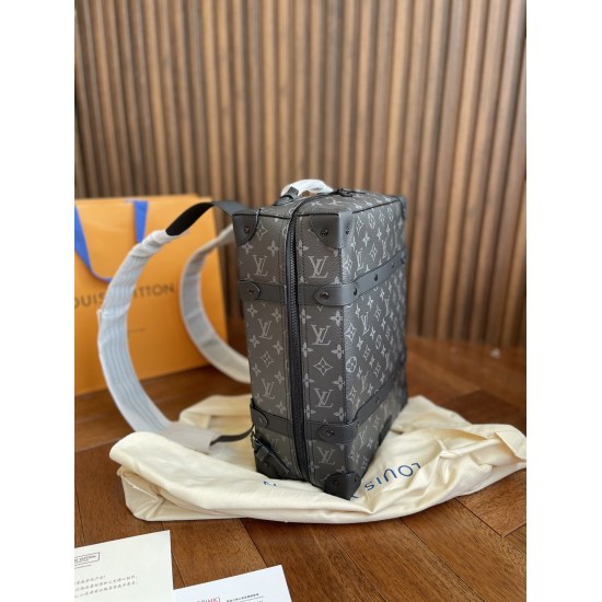 2023.10.1 p420SOFT TRUNK Small Backpack Get started with the latest Louis Vuitton LvSS19 backpack!! Originally not interested in the release of the new season's new products, but upon seeing it in Frankfurt, I thought it was the best designed backpack in 
