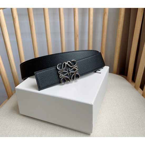 LOEWE (Loewe) counter's latest matching waistband [Celebration] [Celebration] Soft grain cow leather and smooth cow leather with front and back dual wear waistband equipped with LOEWE Anagram needle buckle, excellent craftsmanship, personalized design, ex