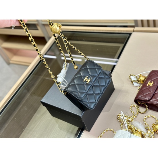 On October 13, 2023, the 175 Chanel Mini Metal Ball comes with a box and is perfect for this season's vintage atmosphere. Instantly full size: 13.10cm