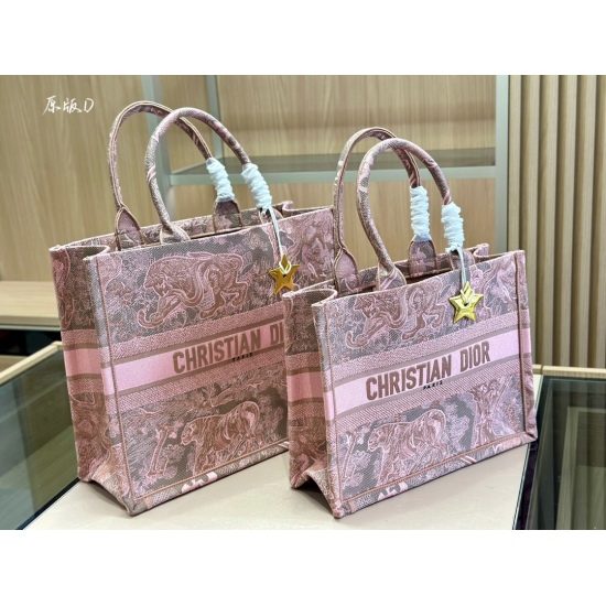 On October 7, 2023, 300 290 comes with a foldable box, scarves, Dior, original fabric jacquard, and inner liner. Dior book tote is my favorite shopping bag tote of the year, and I have used it the most frequently. Because of its huge capacity, everything 