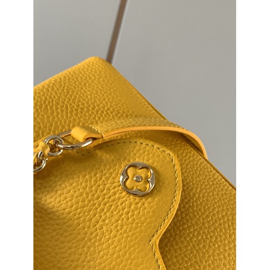 20231125 P1200 [Premium Original Leather M59709 Light Gold Buckle] This Capuchines mini handbag is made of bright Taurillon leather, interwoven and wrapped with a chain, showcasing exquisite craftsmanship. The chain can be easily removed or adjusted to ac