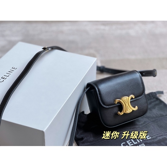 2023.10.30 195 box size: 11 * 10cm Celin mini triumphal arch can definitely rank first in terms of quantity of goods packed by mini~basically, the lip glaze and powder earphones that go out can also be thought of as cute~