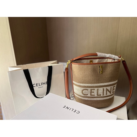 2023.10.30 230 Gift Box Size: 23 * 24cm Celine Bucket Water Bucket Bag The entire bag is simple and tidy, beautiful, lightweight, and practical ⚠️⚠️ Paired with a zero wallet