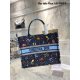 On October 7, 2023, the new large Dior Book Tote for p325 is an original work signed by Maria Grazia Chiuri, the artistic director of Christian Dior, and has now become a classic of the brand. This small style is designed specifically to accommodate all y