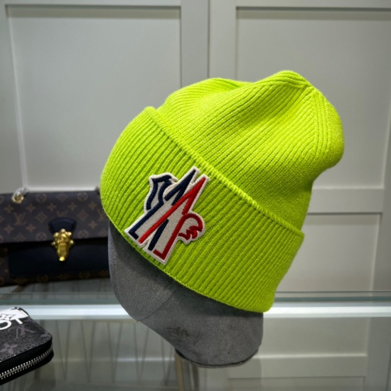 2023.10.2 P55 comes with a dust bag MONCLER hooded knitted wool hat, with a QR code, high-quality, high-end, and super soft! The super hot and explosive texture is great, and it's great to match when going out! Fashion trend! A must-have item for autumn a