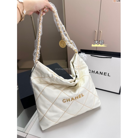 On August 14, 2023, Chanel's 22bag garbage bag is sweet and cool. It is a versatile and stylish item that every trendy and cool girl must wear. L-40 size 34.7.38/30.7.32 folding box
