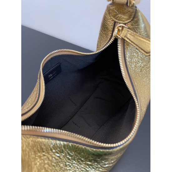 On March 7, 2024, the original order was 850 special grade 970 small gold shipment FEND1praphy underarm bag, featuring a crescent shaped design. The classic metal logo [FEND1] is decorated at the bottom of the bag, and the outline of the bag is very close