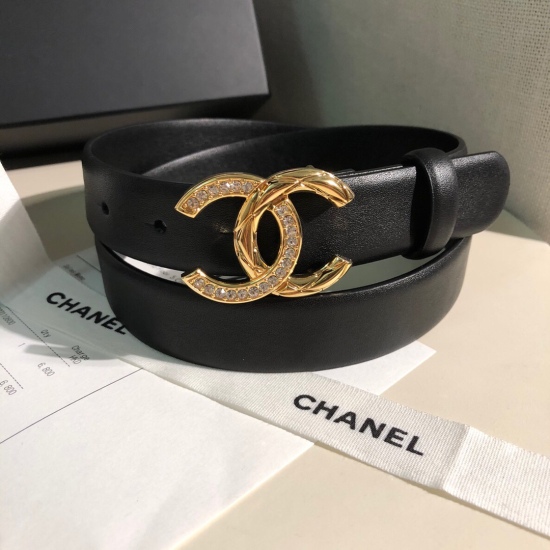 Chanel women's waistband, original single item width 3.0CM, double-sided original calf leather, soft and delicate leather, with a good hand feel. Multiple buckle options, finely crafted. The upper body effect is very good