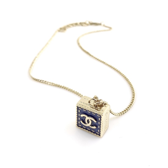20240413 P65 ch * nel Latest Blue Black Square Necklace] Consistently made of ZP brass material
