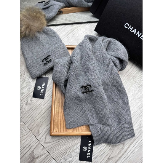 2023.10.02 135. C family. [Wool Set Hat - Paired with Luozi Hair Ball] Classic Set Hat! Hat ➕ Scarf! Warm and super comfortable~Winter Little Sister's Age Reducing Tool Oh~This winter, you just need such a set of hats~It's both warm and fashionable! Unise