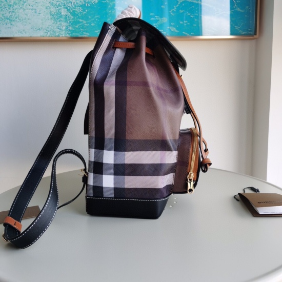 2024.03.09P680 [Top of the line original] Bur Berry's new Burberry backpack features the brand's classic plaid pattern and cleverly paired with leather elements from the stitching line. Featuring a front zippered pocket and an adjustable shoulder strap de