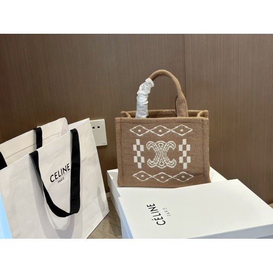 2023.10.30 235 Box size: 25 * 20cm Celine woven shopping bag. The entire bag has simple and neat lines, smooth styling, and a comfortable canvas bag full!