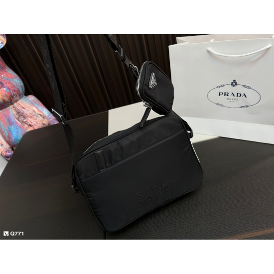 2023.11.06 High quality 205 ♥ Prada/Prada 23 New 2-in-1 Mailman Bag Camera Bag Logo Hardware Original One to One Quality Built-in Partition Layer Fried Chicken Versatile and Practical A Favorite Beauty Girl Get Started Quickly, Recommended by Store Owner,
