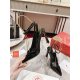 2024.01.17 P360 Banana Heel (Back Air Condora Slippery Shoes features a bird beak like pointed toe design, with a charming style. Made of black leather, the shallow mouth reveals the beautiful lines of the foot. This casual shoe features a 100mm sloping h