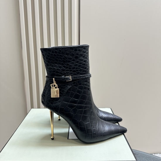 On December 19, 2023, the highest version leaves the factory at 470 (crocodile pattern) ➕ 80) New product launched, exclusively for sale, with heavyweight craftsmanship. Available in stock, the Instagram Hot Series TOM FORD Luxury Metal Heels and Luxury M