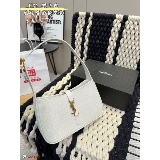On November 6, 2023, a full set of packaging recommendations for the 205 duty-free store. The Yangshulin YSL underarm bag is very suitable for autumn and winter. I have seen Celine Gucci Prada a lot Yang Shulin's bag is very novel, with a vintage crocodil