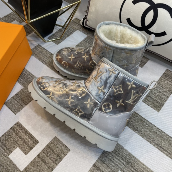 20230923 P 260Louls Vulton PVC electric embroidered latest snow boots, after repeated sampling and debugging, are finally released with perfect and smooth lines, making them a must-have collection for trendsetters! Fabric: Made of highly transparent PVC s
