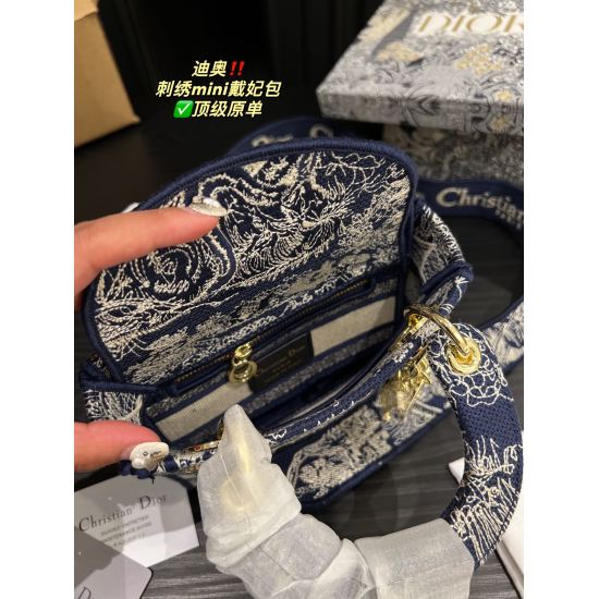 2023.10.07 P320 Complete Package ⚠ Size 17.16 Dior embroidered mini princess bag ⚠ The top-notch original single is elegant and atmospheric, and this texture is worth having for the little fairies