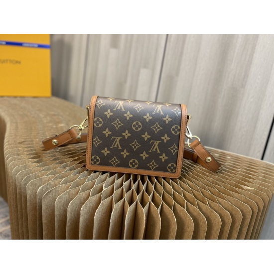 20231125 internal price P580, top of the line original with full leather 【 Exclusive background 】 Model number M44580, Nicolas Ghesquire launched a new Mini Dauphine handbag in the spring and summer of 2019. The mini design combines Monogram and Monogram 